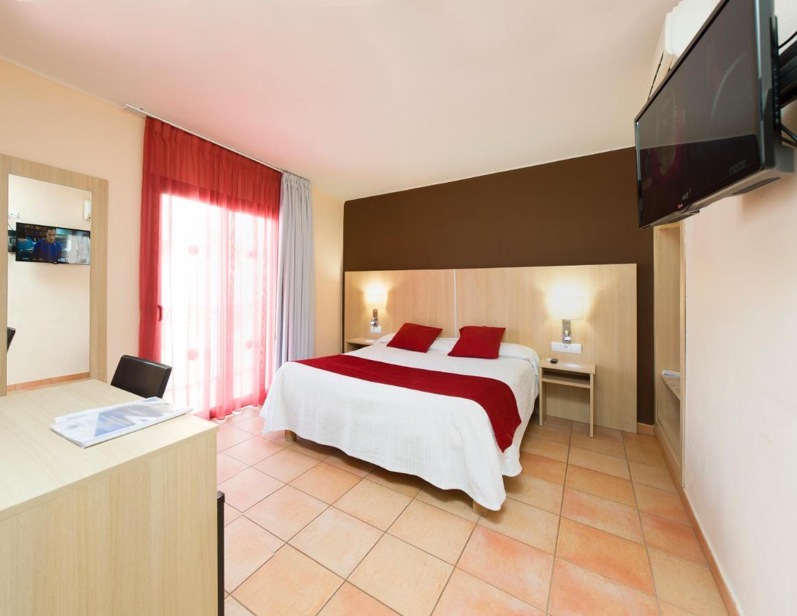 ホテル オスタル マリノ サンアントニオアバド エクステリア 写真